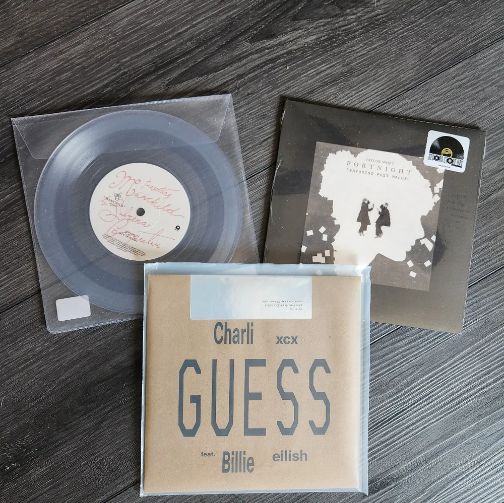 Taylor Swift, Sabrina Carpenter, and Charli XCX 7" Vinyl Lot - Open to Offers!! - Picture 6 of 6
